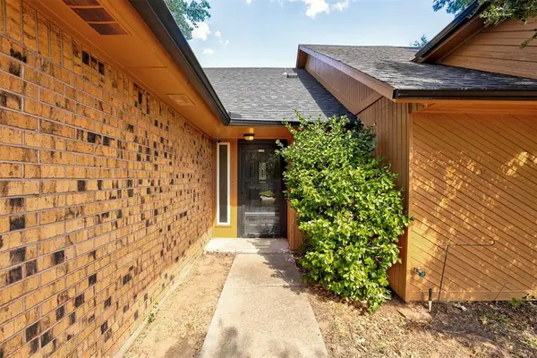 3300 N Meadowood DR, Oklahoma City, OK 73110