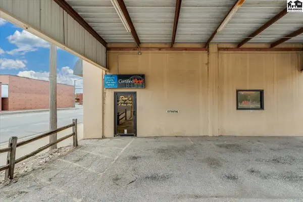 104 E 4th Ave, Hutchinson, KS 67501