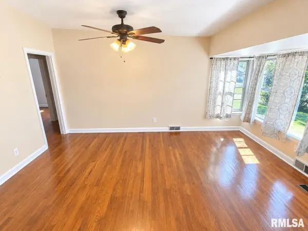 304 LAUREL DR, Jacksonville, IL 62650