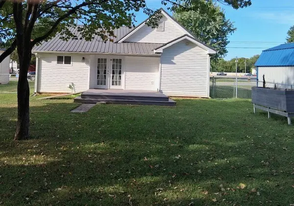 104 Hodges St #N, Cowan, TN 37318
