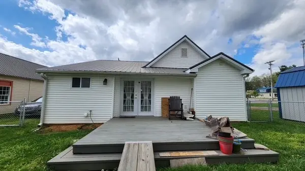 104 Hodges St #N, Cowan, TN 37318