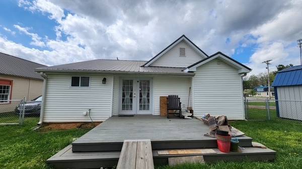 104 Hodges St #N, Cowan, TN 37318