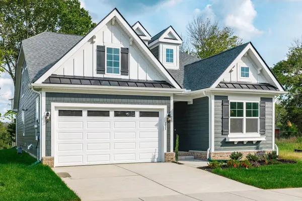 221 Crown Gardens Ct, Hermitage, TN 37076