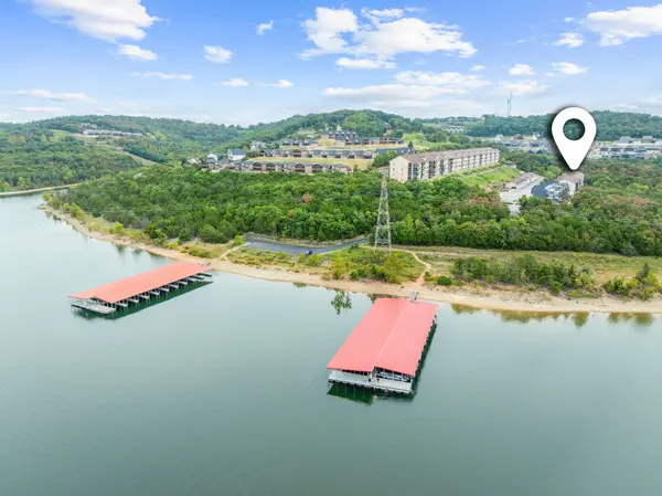 325 Majestic DR #Apt 132, Branson, MO 65616