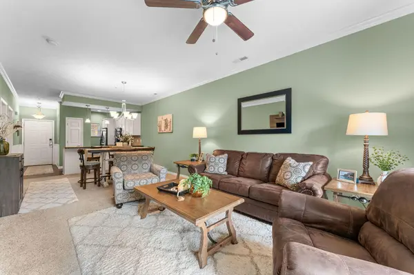 325 Majestic DR #Apt 132, Branson, MO 65616