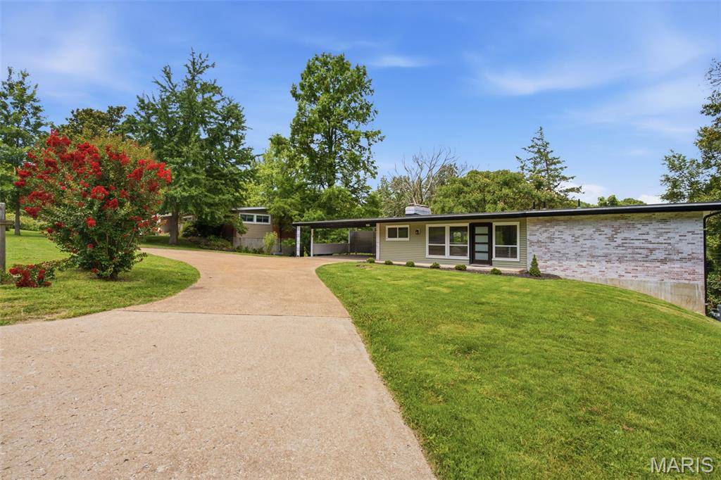 2431 Trossock LN, Kirkwood, MO 63122