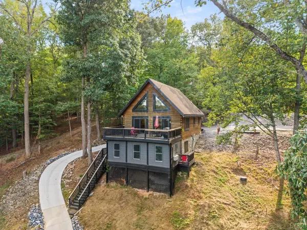 710 Forest Lawn DR, Moneta, VA 24121