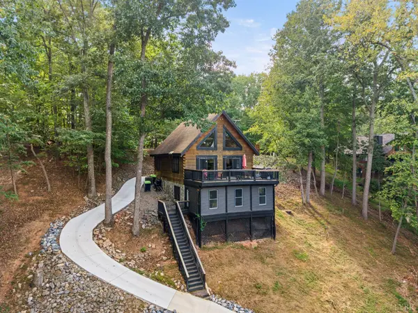 710 Forest Lawn DR, Moneta, VA 24121