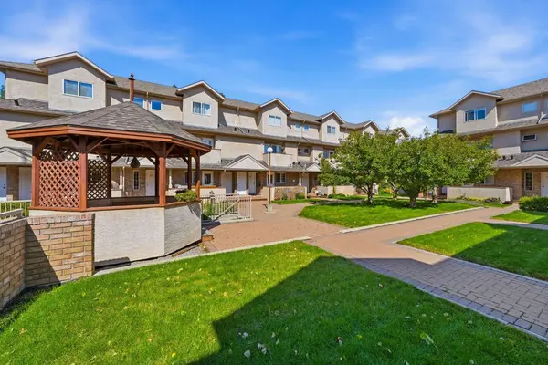 438 31 AVE NW #104, Calgary, AB T2M 2P4