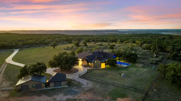 901 Crown LN, Burnet, TX 78611