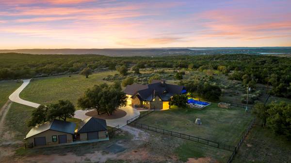 901 Crown LN, Burnet, TX 78611