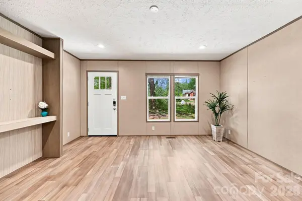 146 & 148 Bradshaw CIR, Candler, NC 28715