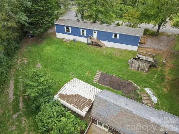 146 & 148 Bradshaw CIR, Candler, NC 28715
