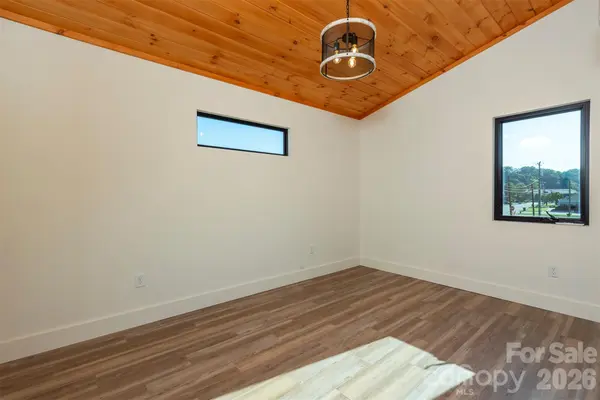 73 W Mitchell ST, Old Fort, NC 28762