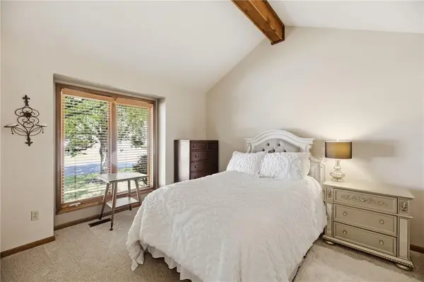 8592 Caenen Lake CT, Lenexa, KS 66215