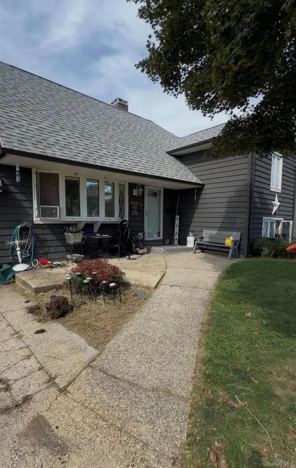 31 Garden LN, Centereach, NY 11720