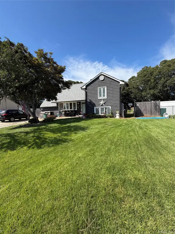 31 Garden LN, Centereach, NY 11720