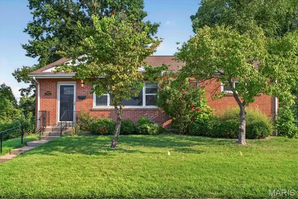 8561 Everett AVE, St Louis, MO 63117