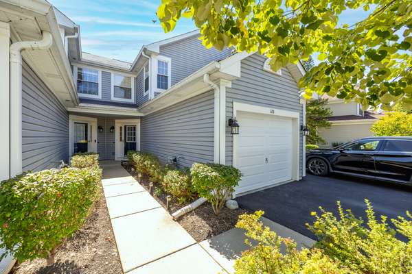 120 Polaris DR, Lake In The Hills, IL 60156