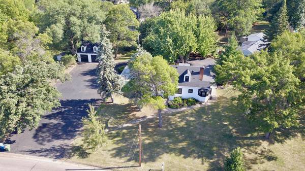 739 10th ST NW, New Brighton, MN 55112