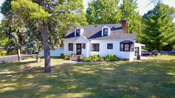 739 10th ST NW, New Brighton, MN 55112