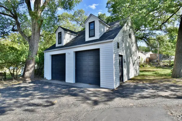 739 10th ST NW, New Brighton, MN 55112