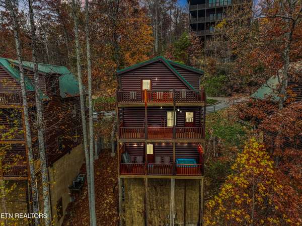 2251 Upper Middle Creek Rd, Sevierville, TN 37876