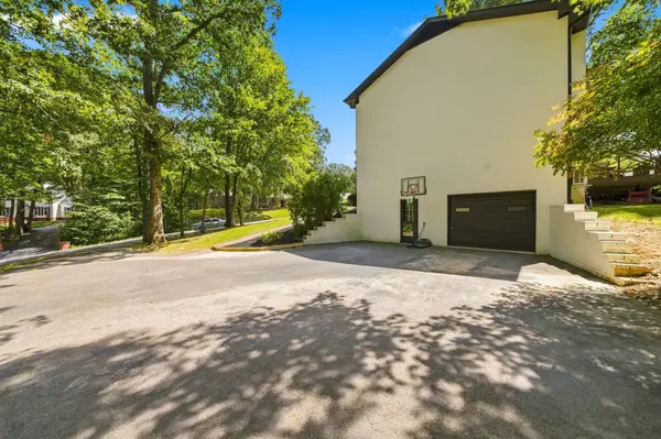 100 Stephen Nicks Dr, Dickson, TN 37055