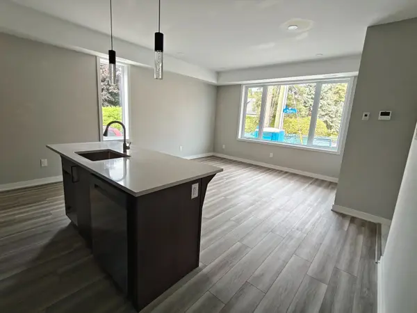 1332 Thames ST #A, Carlington - Central Park, ON K1Z 7N4
