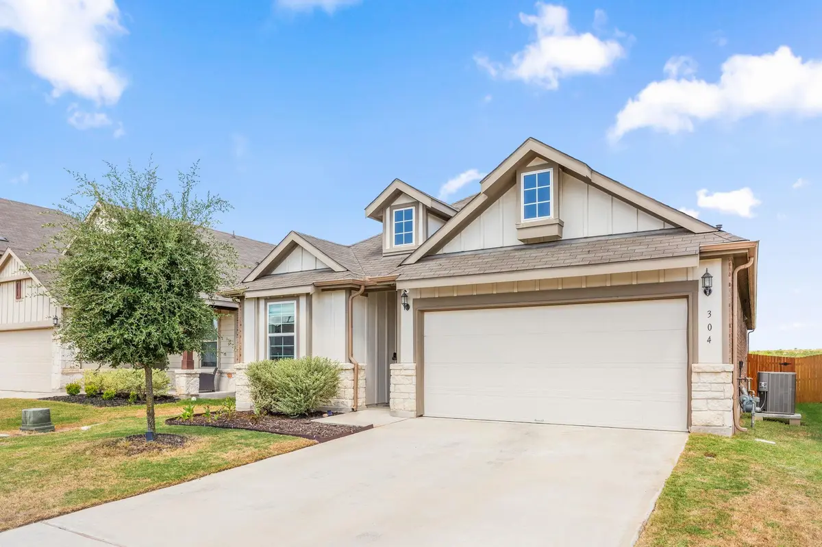 304 Sweetleaf DR, Buda, TX 78610