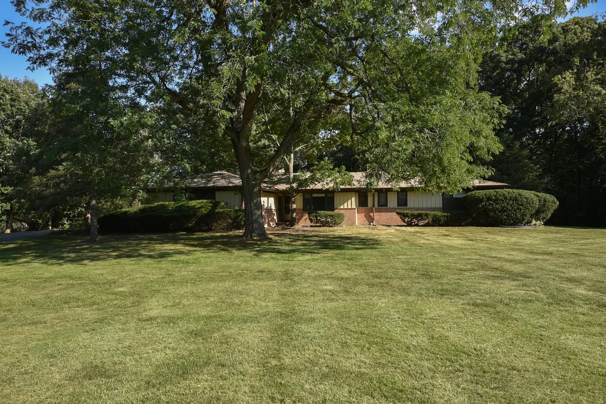 105 Lomond DR, Inverness, IL 60067