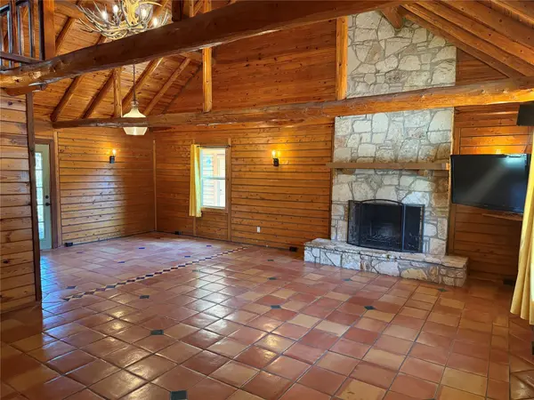 1215 Agarita DR, Fischer, TX 78623