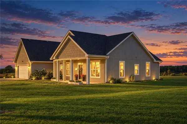 1706 SE Herschell RD, Tecumseh, KS 66542