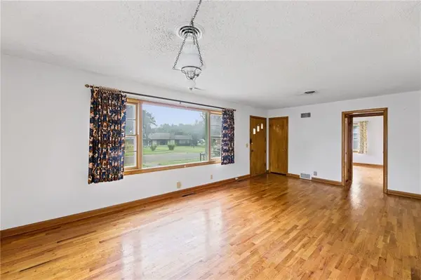 624 N Vermont ST, Iola, KS 66749