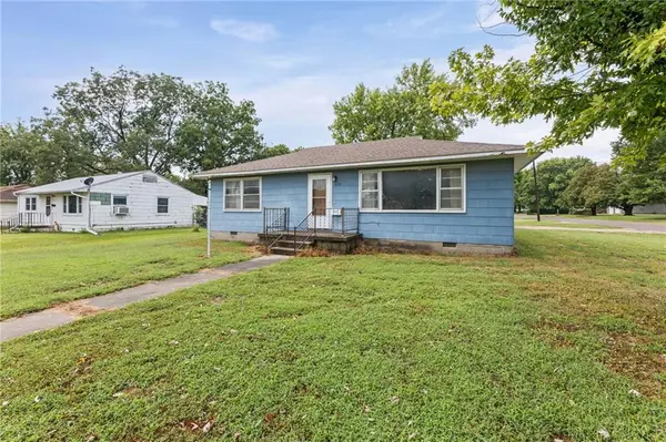 624 N Vermont ST, Iola, KS 66749
