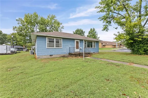 624 N Vermont ST, Iola, KS 66749