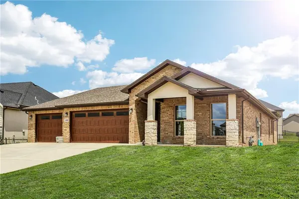 6745 Arapahoe DR, Shawnee, KS 66226
