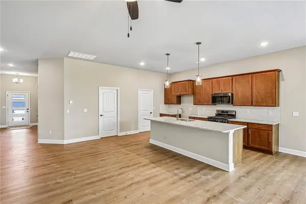 6745 Arapahoe DR, Shawnee, KS 66226