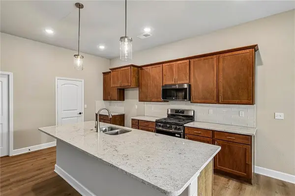 6745 Arapahoe DR, Shawnee, KS 66226