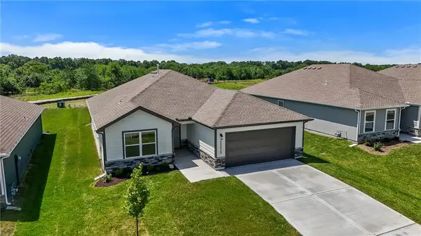 20330 W 195th ST, Spring Hill, KS 66083