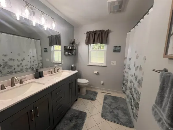 553 N 400 W ***, Jasper, IN 47546