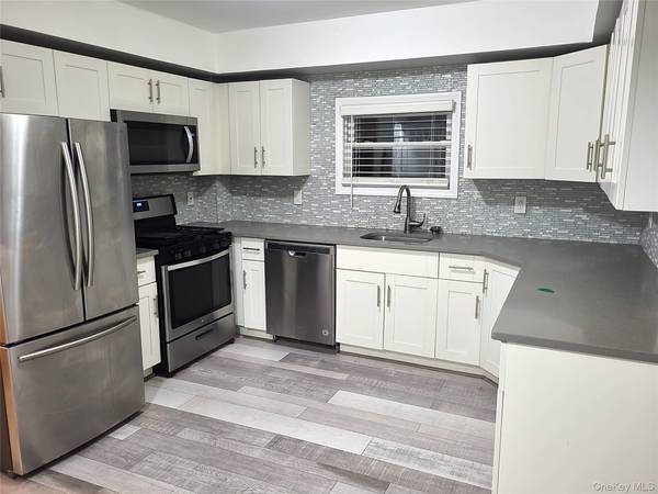 14 Chestnut ST, Lynbrook, NY 11563