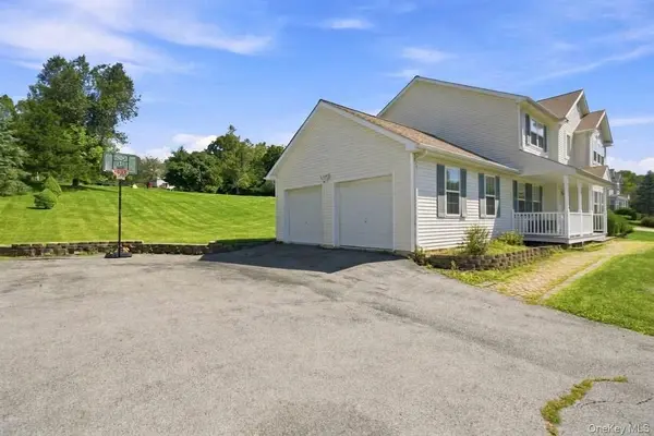 26 Gabriels PATH, Poughquag, NY 12570