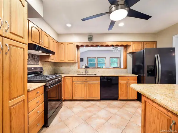 1 S Park LN, Nanuet, NY 10954