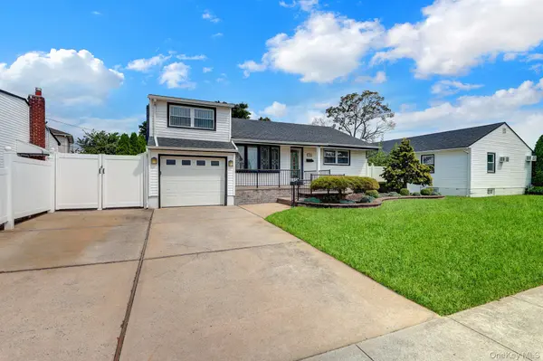 148 S Dean ST, Hicksville, NY 11801