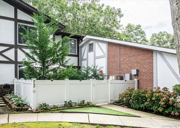 72 Birchwood RD #72, Medford, NY 11763