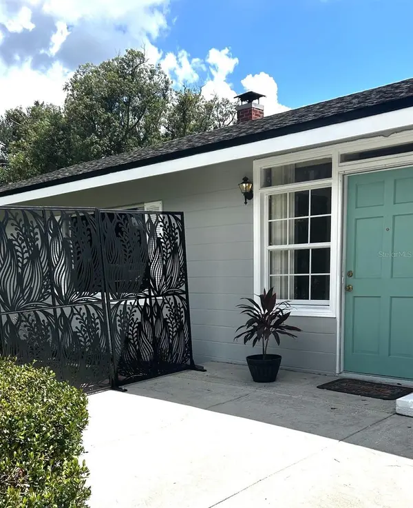 1030 E 4TH AVE, Mount Dora, FL 32757