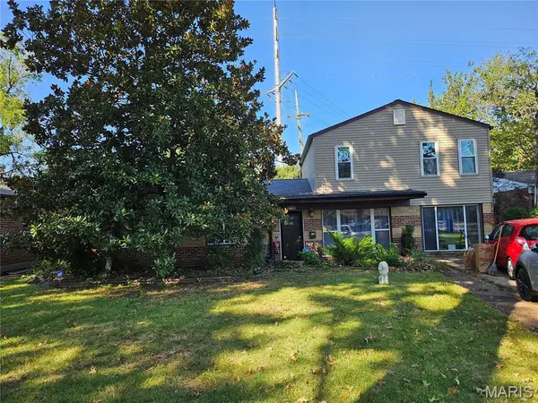 8678 Spoon DR, University City, MO 63132