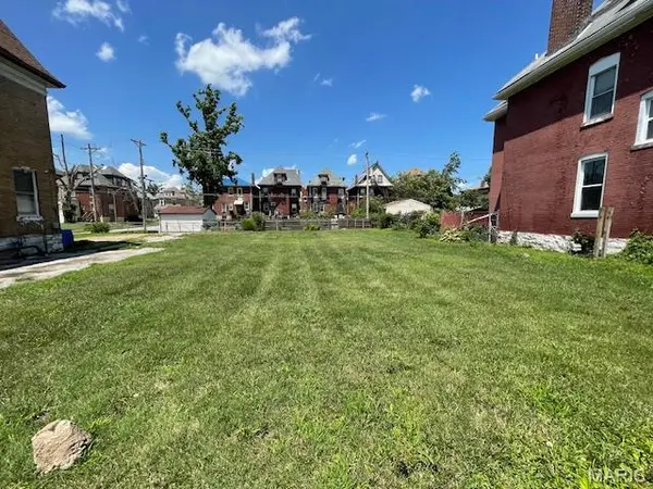 5089 Raymond AVE, St Louis, MO 63113