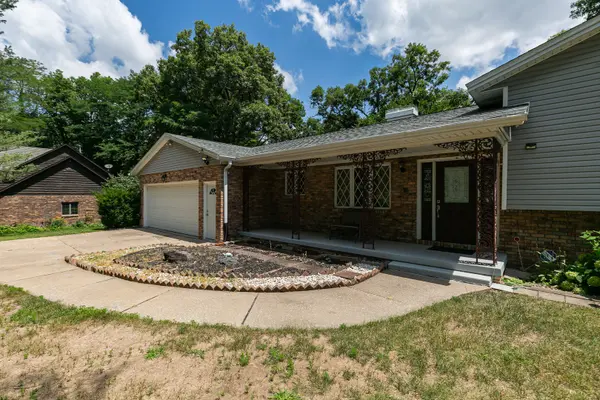 4 Vale CT, Moline, IL 61265